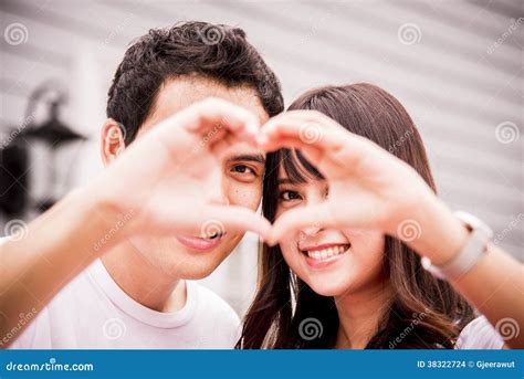 Lovely Images Of Love Couple These Hd Love Couple Wallpapers Are