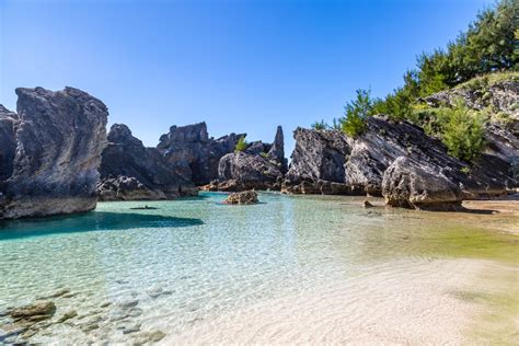 It is an archipelago of 7 main islands and about 170 additional (named). 5 Best Beaches in Bermuda That Are Incredibly Beautiful ...