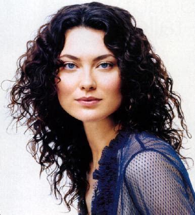 You simply can't go wrong with a cut that falls somewhere between the chin and a few inches below the shoulders. 3b Hair cuts - images — CurlTalk
