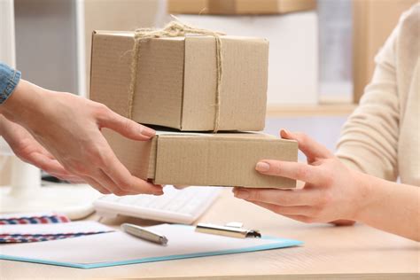 Size 5 isn't pictured, but it's roughly twice as wide as size 4. Royal Mail Parcel Box Sizes | Packaging Guide | Boxed-Up
