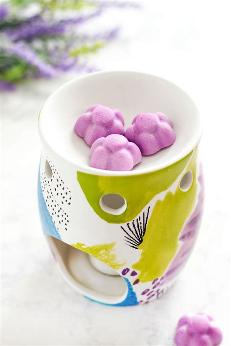 Here's how to make fantastic wax melts at the comfort of your home quickly and easy. How To Make Scented Wax Melts