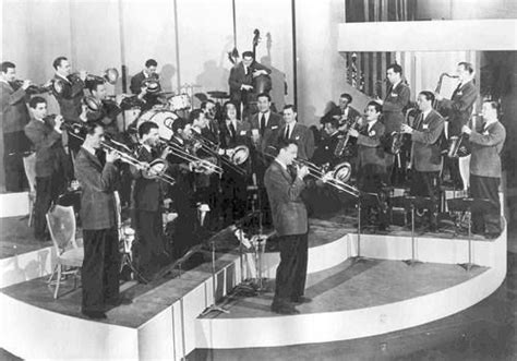 Glenn Miller and 40's Big Band Swing Music | Glenn miller, Big band