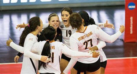 Volleyball Finishes Off American College Classic With Easy Sweep Of