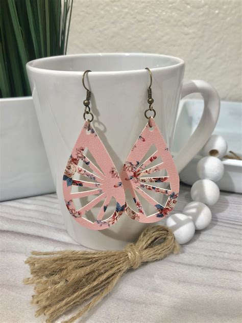 Easy Cricut Tutorial Faux Leather Earrings Cece Smith