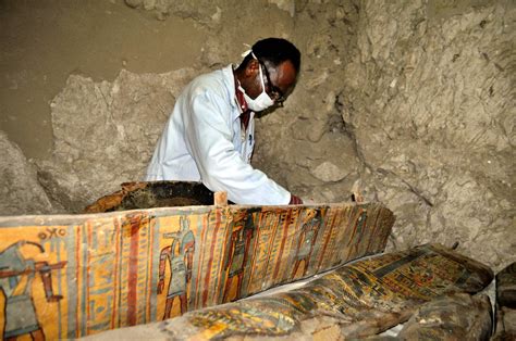 Archaeologists Find 1000 Statues In Tomb In Egypts Luxor Chicago