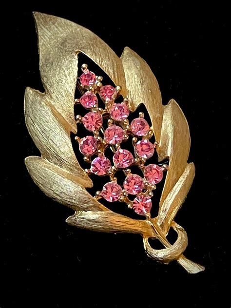 Vintage Signed Jj Gold Toned Brooch With Pink Rhinestones Etsy In Pink Rhinestones