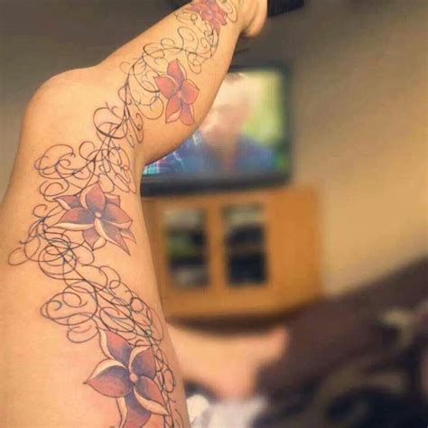 23 Fantastic Flowers Leg Tattoos