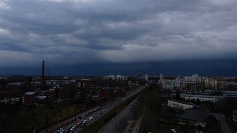 Od pana zastępów nawiedzione będzie gromem i trzęsieniem ziemi, i głosem wielkim, wichrem i burzą, i płomieniem ognia. Burza. Warszawa 02.03.2017r - YouTube