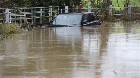 uk weather 243 flood warnings and alerts in place as heavy rain to batter britain mirror online