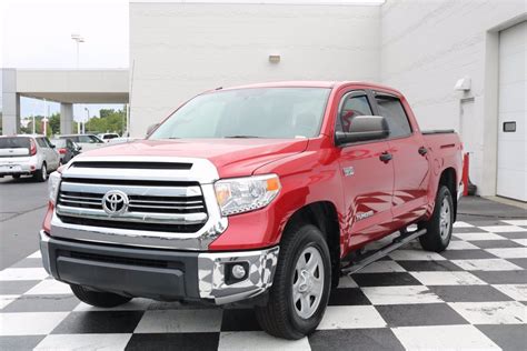 Pre Owned 2017 Toyota Tundra Sr5 4wd Crew Cab Pickup