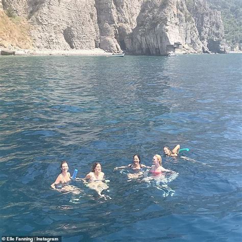 Elle Fanning Stuns In Hot Pink Bikini In Italy Daily Mail Online