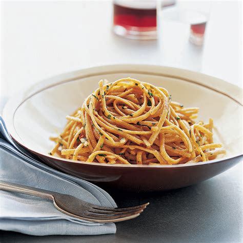 Whole Wheat Pasta With Garlic And Olive Oil