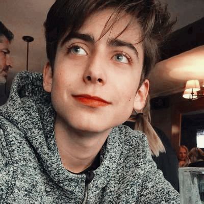 Like if you use and don't remove the credits! aidan gallagher icons on Tumblr