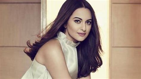 Sonakshi Sinha Usually People Are In Awe Of Salman Khan Im Not