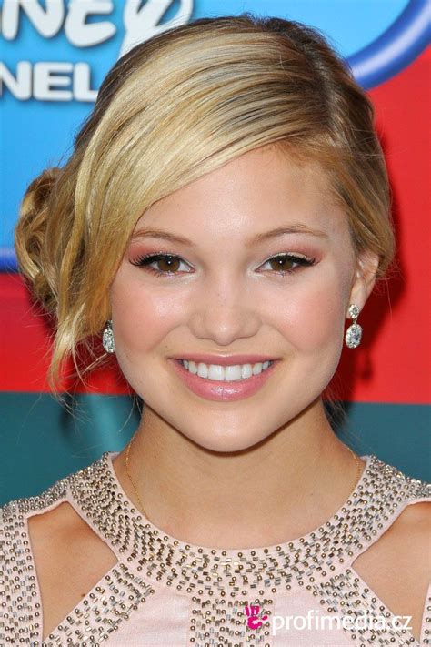 Olivia Holt Pink And Coral Makeup Coral Makeup Fun Fall Activities