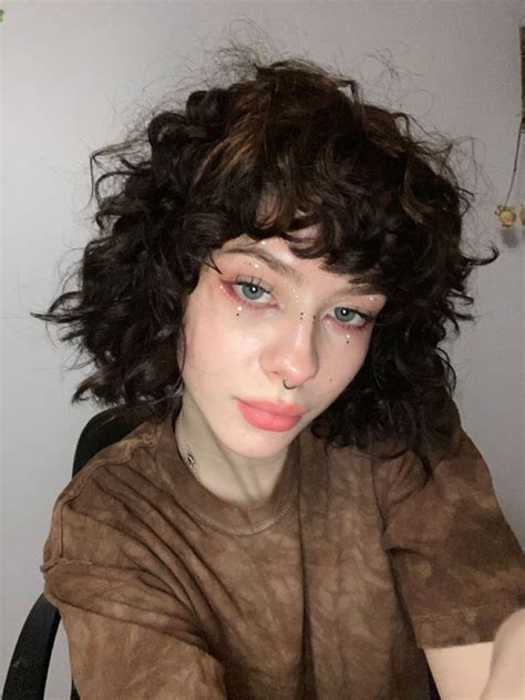 Girl Photography Selfie Poses Ideas Dark Curly Hair Short Hairstyles