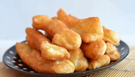 Bila dah buat, boleh la pilih nak makan dengan apa.sama ada cicah sekaya,cicah oleh sebab kuih cakoi ni rangup di luar dan lembut di dalam, ianya mempunyai ruang udara berongga yang banyak apabila bertindak balas dengan. Resepi Kuih Cakoi Lembut didalam Rangup diluar - RINGKAS ...