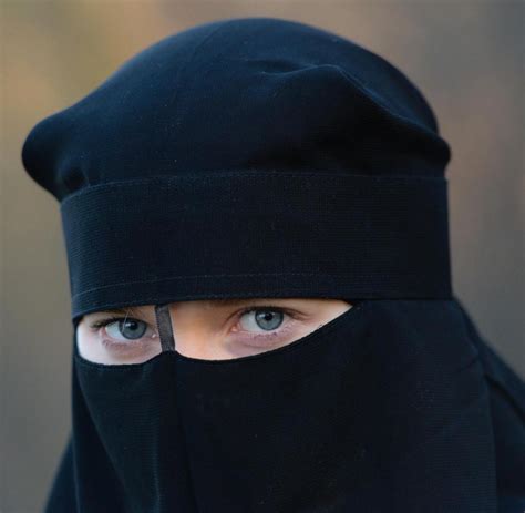 Verschleierung Die Burka Frau Die So Sein Wollte Wie Alle Deutschen Welt