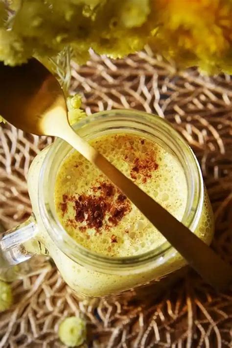 Qué es la Golden Milk y cómo preparar esta saludable bebida de moda