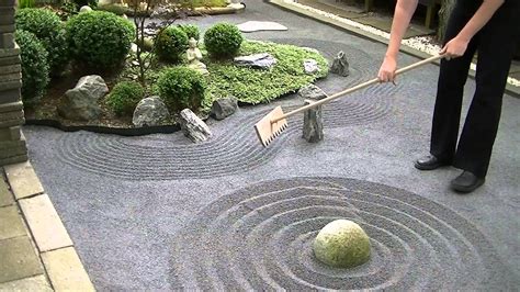 Japanese Zen Garden Raking 禅の庭 Youtube