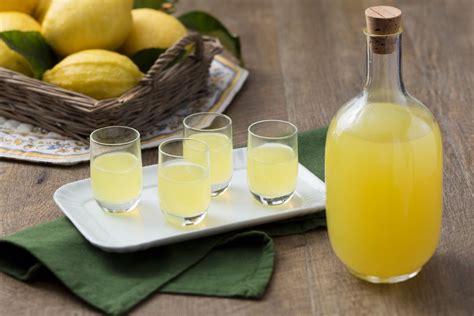 Limoncello Lemon Flavored Liqueur Italian Recipes By Giallozafferano