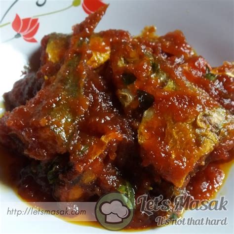 Bersihkan ikan kembung, beri garam, air jeruk nipis, diamkan 15 menit. Ikan Kembung Masak Sambal Recipe | LetsMasak