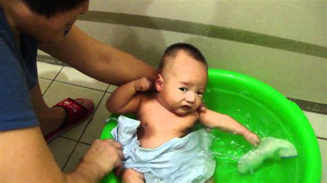 Grandmother Helps The Grandson To Take A Bath阿嬤幫昕洋洗澡 Youtube