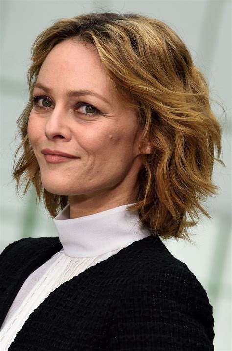 Coupe de cheveux dynamique: coiffures de caractère vues ...