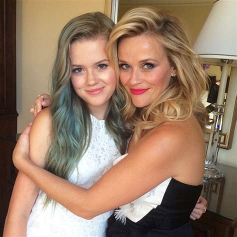 Reese Witherspoons Daughter Ava Looks More Like Mom Than Ever E Online Ca