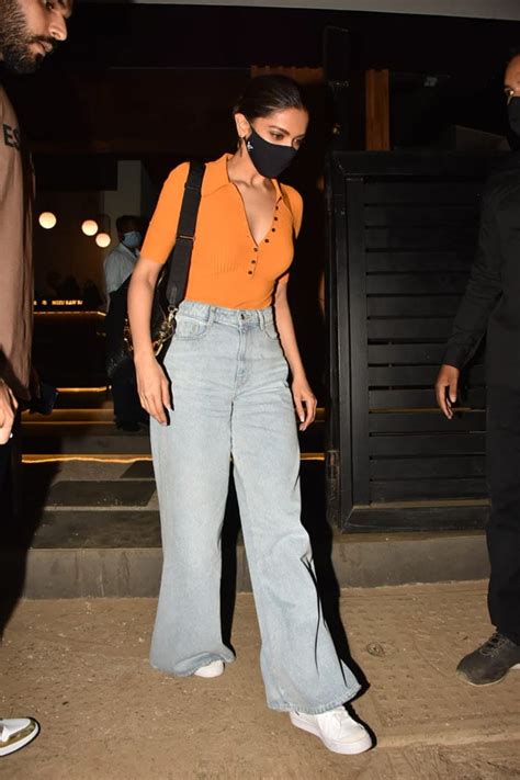 Deepika And Sister Anisha Padukone Step Out For Dinner