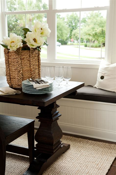 To use this setting, you arrange a placemat on the table and top it off with a dinner plate right on the center. A built bench that opens for storage? Yes please! Sabal ...