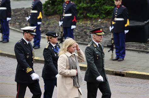 Minister Van Defensie Jeanine Hennis Plasschaert Vaandelgr Flickr