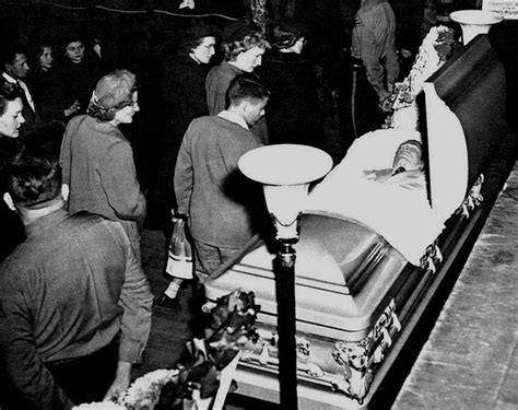 Photos From Celebrity Open Casket Funerals Casket Hank Williams Bruce Lee Photos