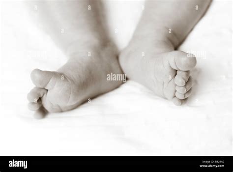 Facing Feet Hi Res Stock Photography And Images Alamy