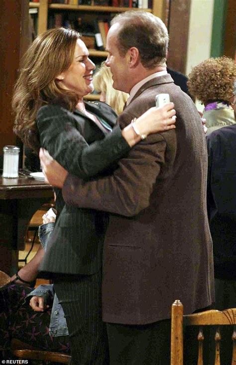 roz is back frasier star peri gilpin set to reprise role as feisty radio producer for