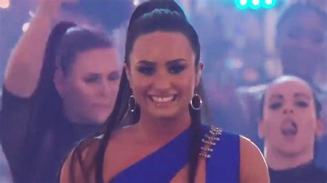 Demi Lovato Performs Sorry Not Sorry And Heats Up Vegas Pool Party For 2017 Mtv Vmas Youtube