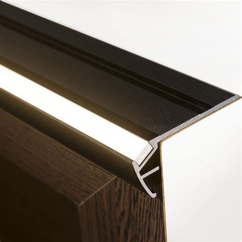 Profilo Per Gradini In Alluminio Anodizzato Stair Profile Triolight Con Profilo Illuminato