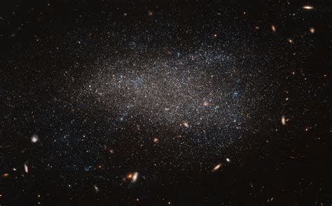 Hubble Image Of The Week Irregular Dwarf Galaxy Ngc 4789a