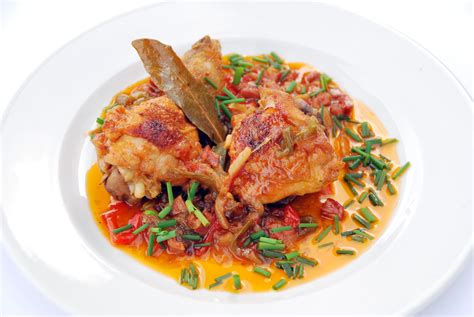 El POLLO AL CHILINDRÓN es una receta tradicional aragonesa. El colorido