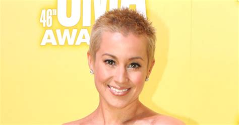 Kellie Pickler Shows Off Shaved Head At Cma Awards E Online
