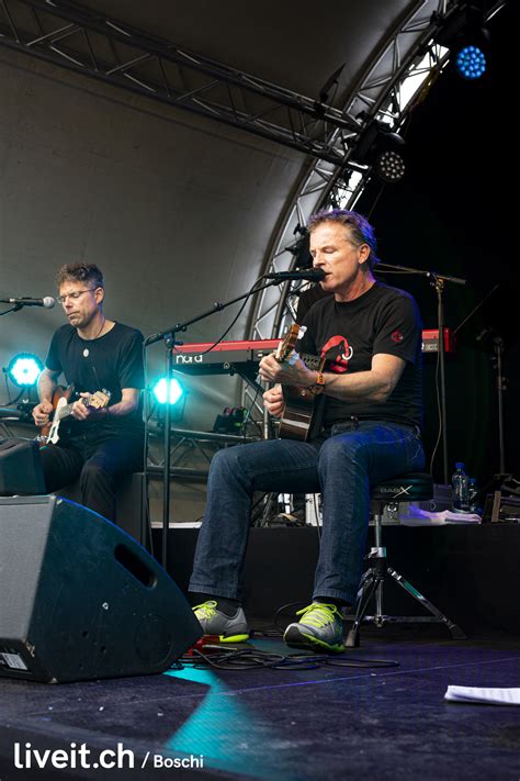 14 песен для детей и родителей. liveit.ch | Ueli Schmezer & Chinderland Band am THunfest 2019
