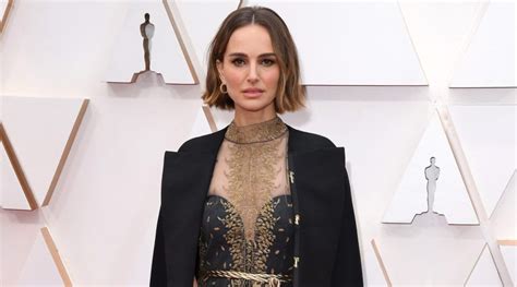 Oscars Natalie Portman Wears Cape Embroidered With Names Of Snubbed Female Directors Natalie