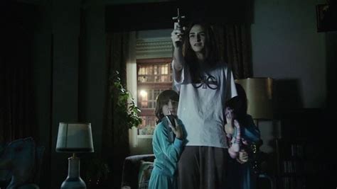 Veronica On Netflix Director Reveals Secret To Terrifying Horror