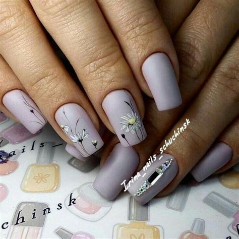 Pin By Ttaewithjk🍒 On Uñas Pretty Nails Tulip Nails Floral Nails