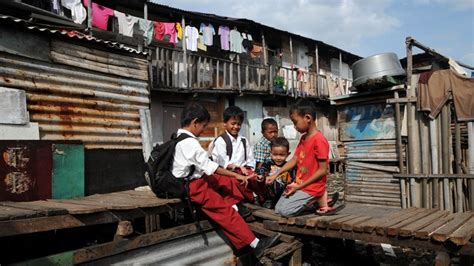 Sila semak laman web ini untuk maklumat terkini. BPS: Jumlah Penduduk Miskin di Maluku Berkurang ...