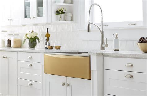 Just apron front sinks add functionality and form to any kitchen design with a contemporary look that is the ultimate focal point accent. Interchangeable Apron Front Kitchen Sink | For Residential ...