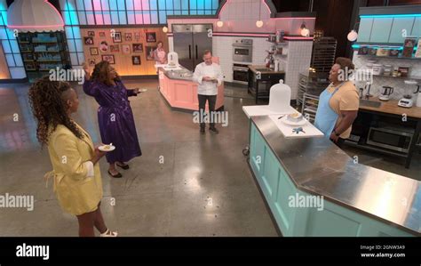 Nailed It From Left Guest Sasheer Zamata Host Nicole Beyer Judge Jacques Torres Contestant