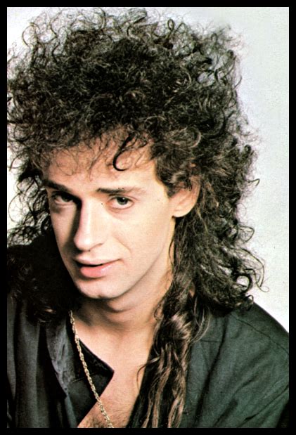 El actor homenajeó al genial músico con su versión del éxito crimen y en las redes no lo perdonaron. Pin en SODA STEREO