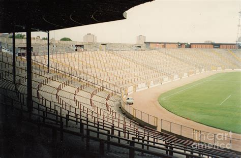 Turn up your speakers at 2:27 min ! Queens Park and Scotland - Hampden Park - North Stand ...