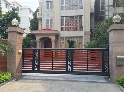 Modern Indian House Compound Boundary Wall Simple Metal Pipe Outdoor